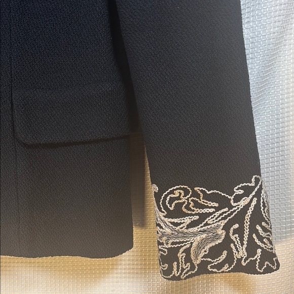 St. John Collection Black Blazer with Notched Lapel & Ornate Embroidery. Size 14 - Picture 3 of 9